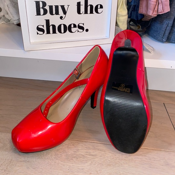 Red heels - Picture 2 of 6